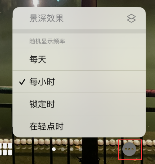 那曲苹果手机维修分享iOS 16 小技巧：锁定屏幕支持随机切换指定照片 