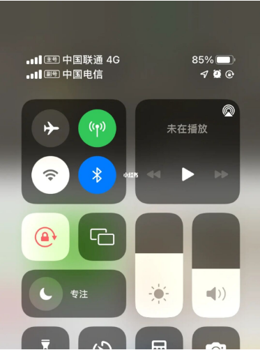那曲苹果手机维修分享iPhone双卡信号解决办法 